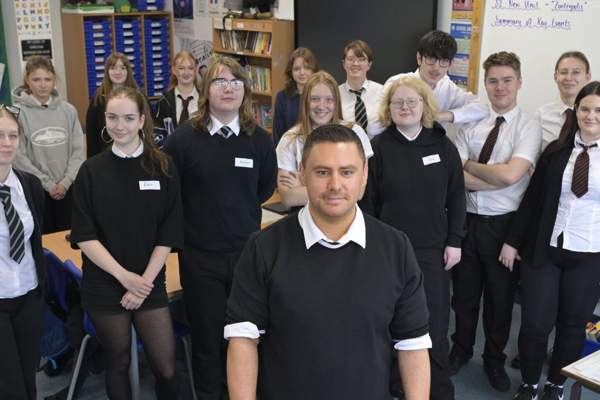 High School pupils learn to draw inspiration from their surroundings