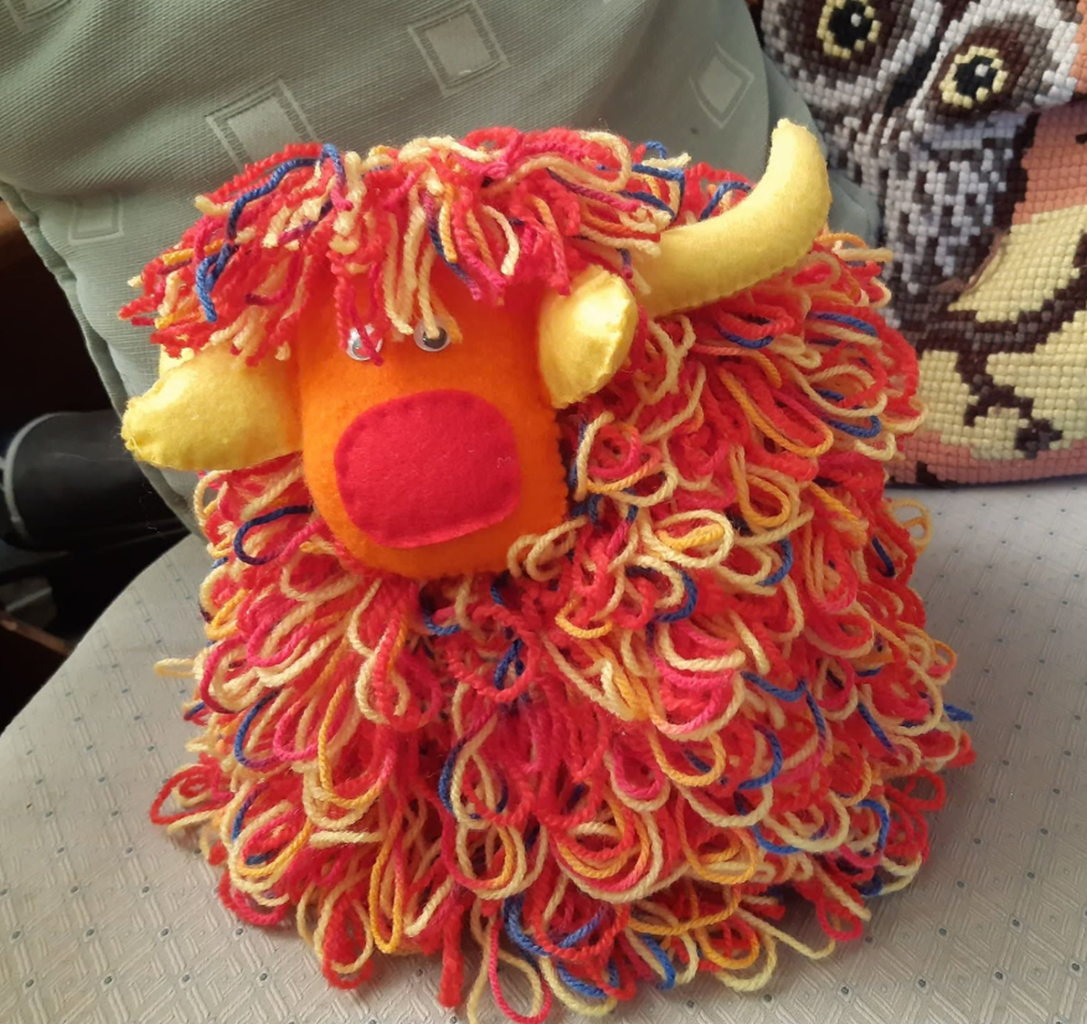 Highland Coo helps raise £500 for Lochgilphead food bank